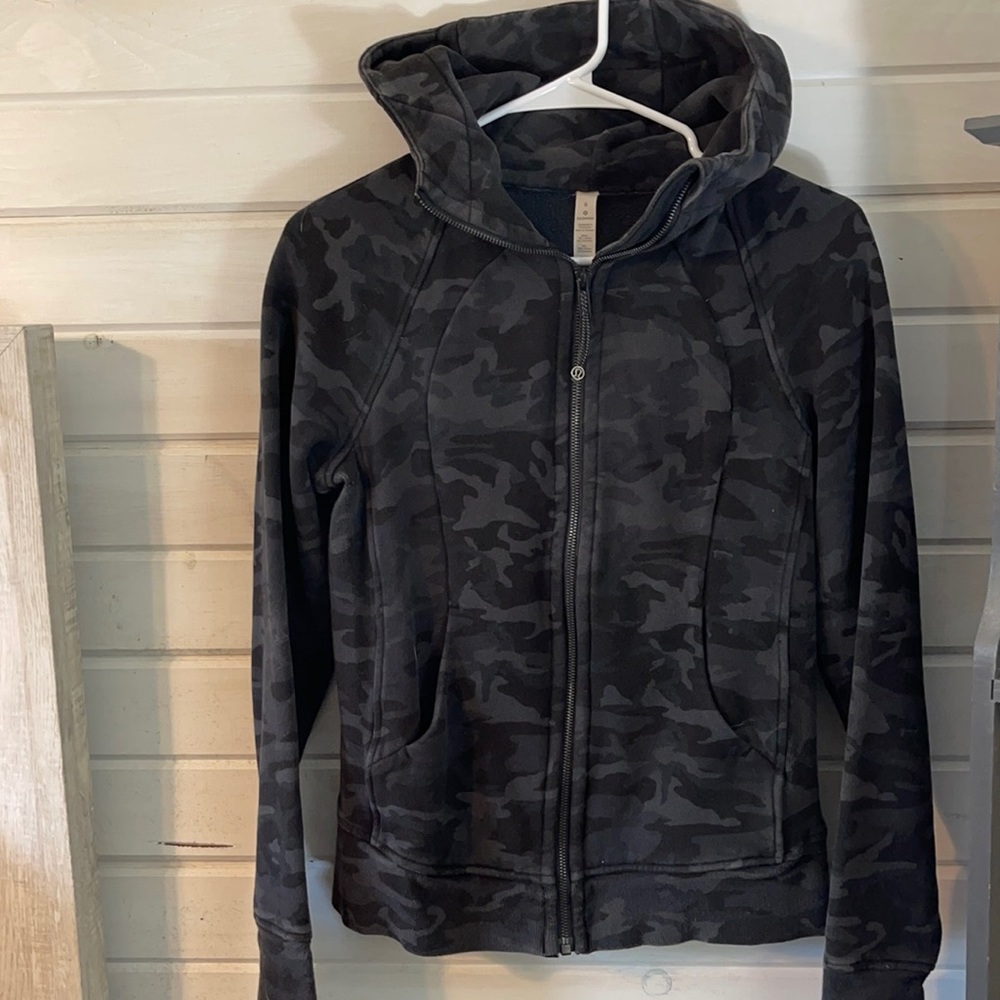 Lululemon Scuba Hoodie size 6 Camo
